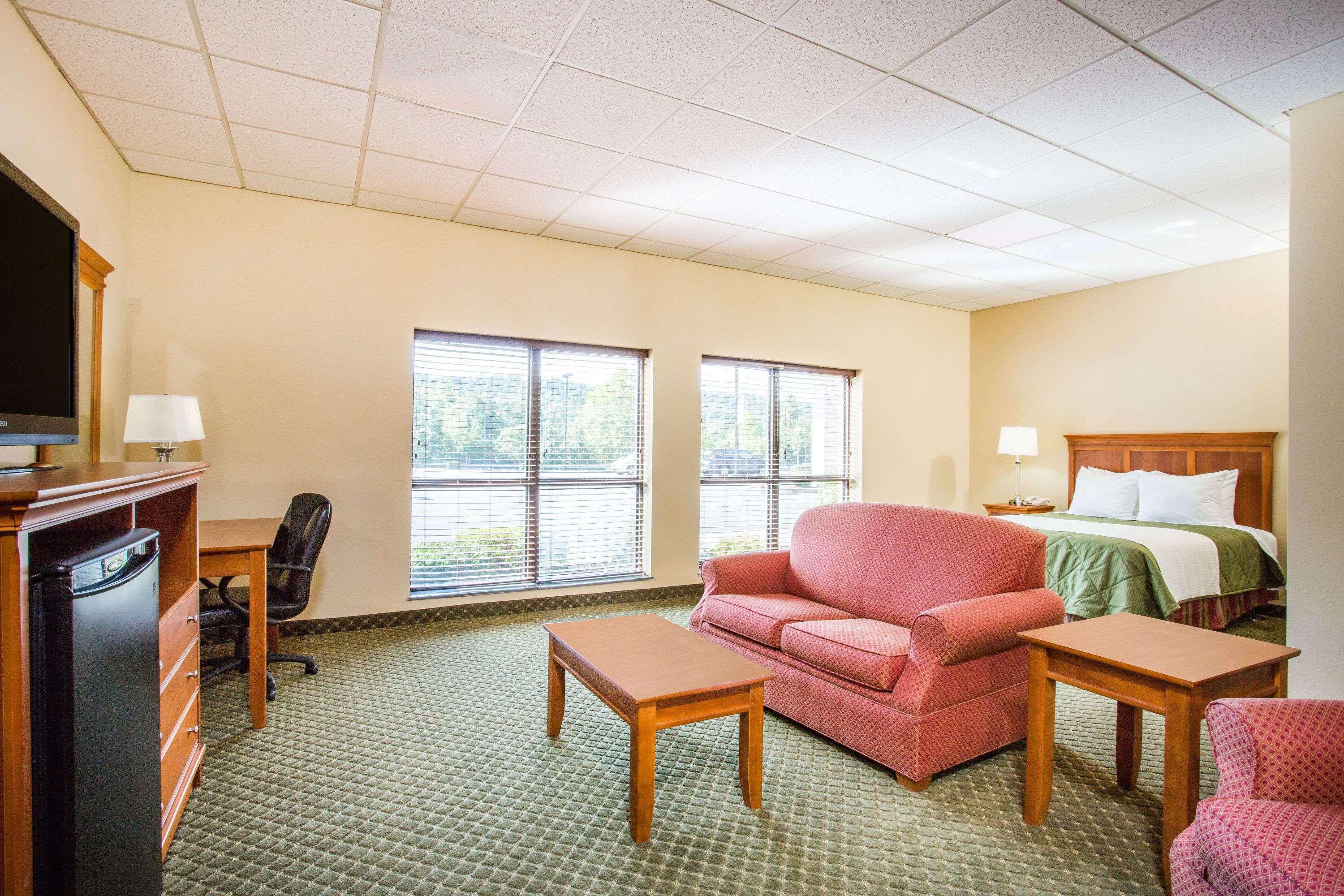 Days Inn & Suites By Wyndham Sutton Flatwoods Exterior foto