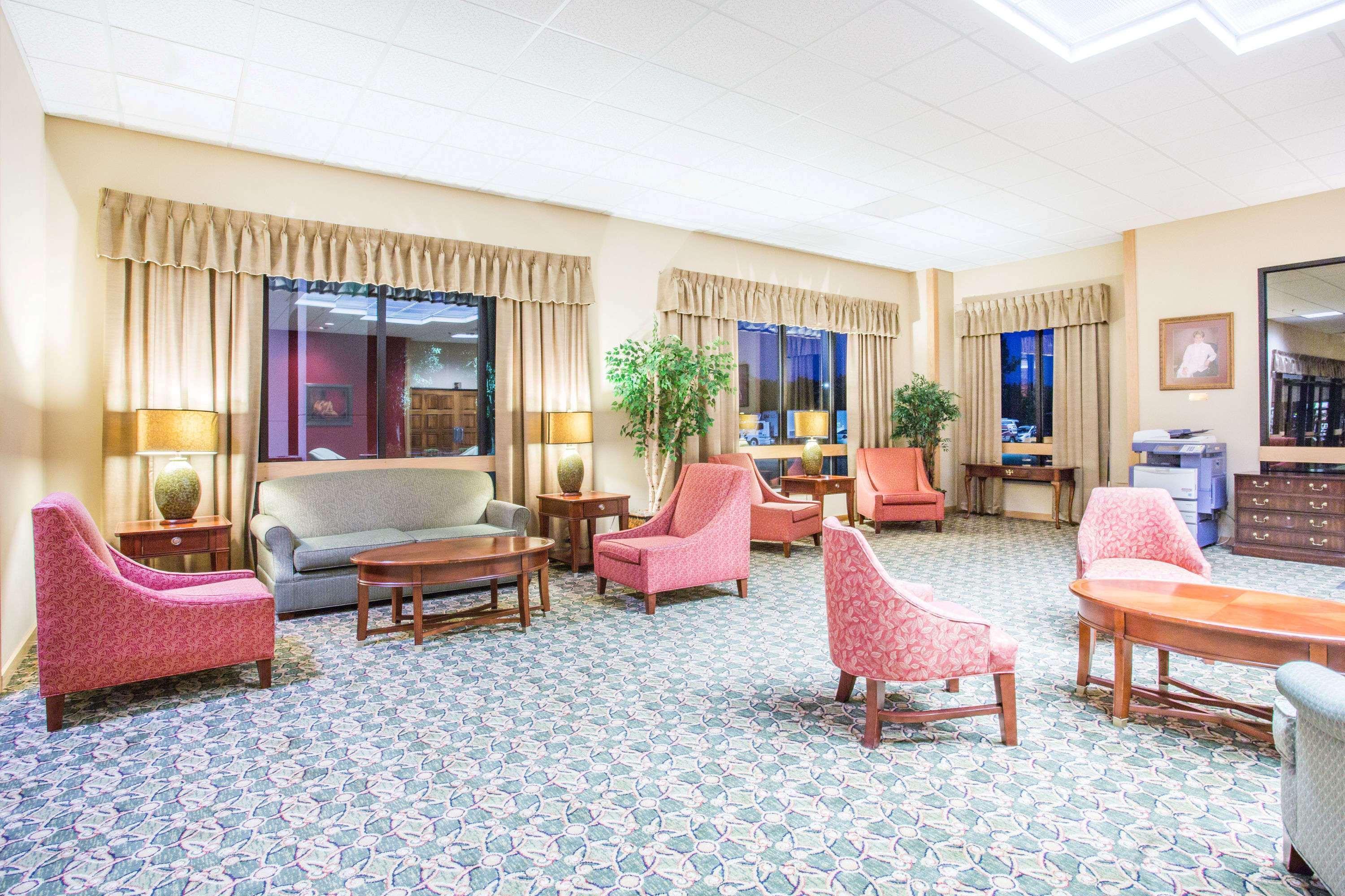 Days Inn & Suites By Wyndham Sutton Flatwoods Exterior foto